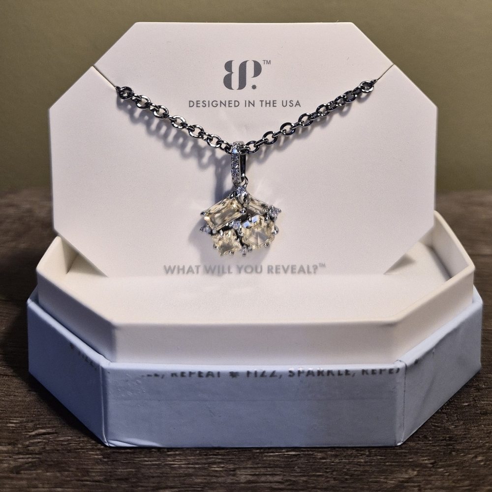 Stunning Silver Necklace with Crystal Pendant